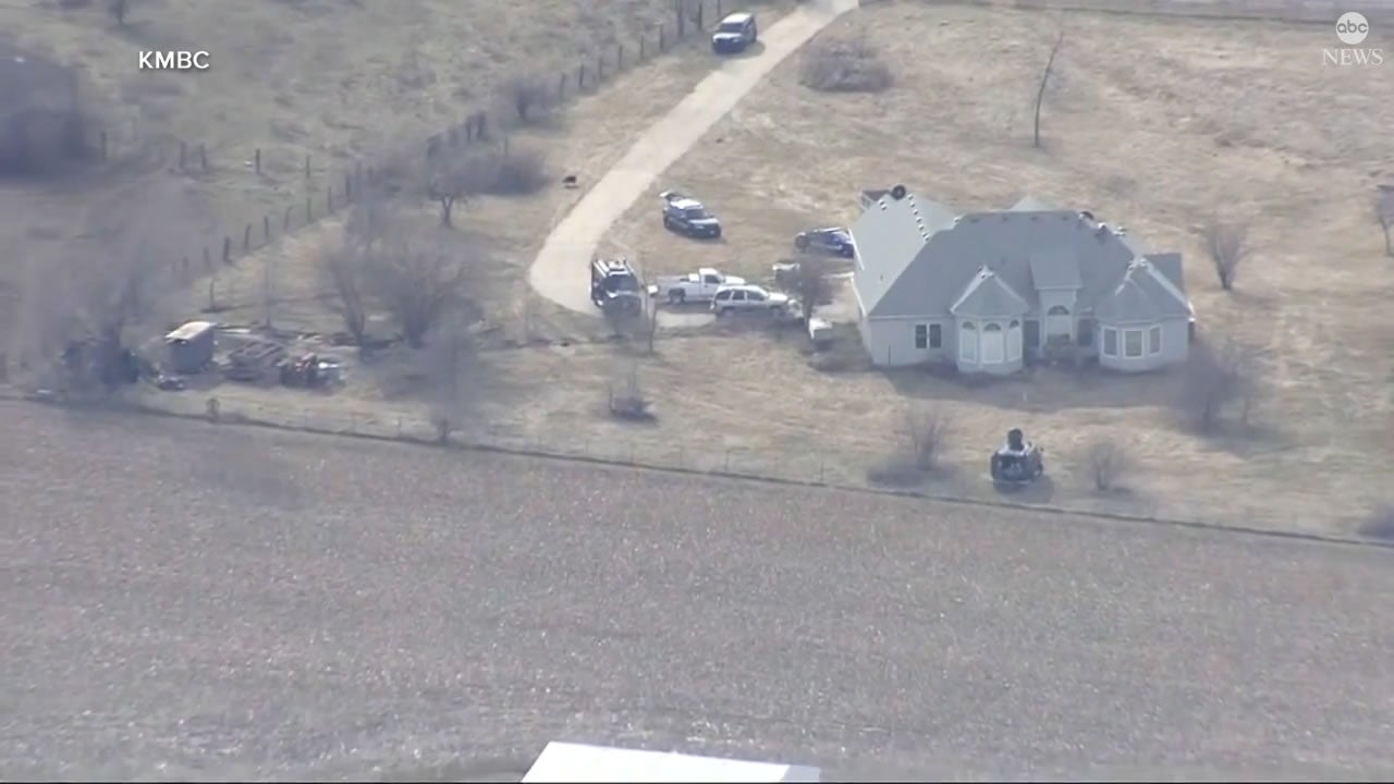 Police officer and process server killed during eviction in Missouri